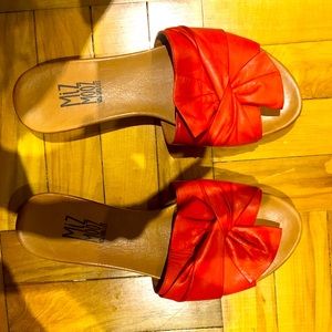 MizMooz leather summer Sandals/slipper size 8